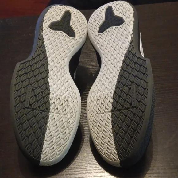 Nike Kobe Bryant Mamba Focus Black, White, Dark Gray SZ 8 Womens SZ 9.5 EUC